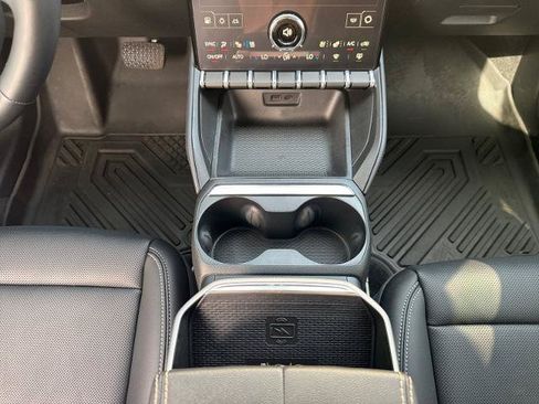 Used 2026 GMC Terrain Elevation w/ Elevation Premium Package FWD image 11