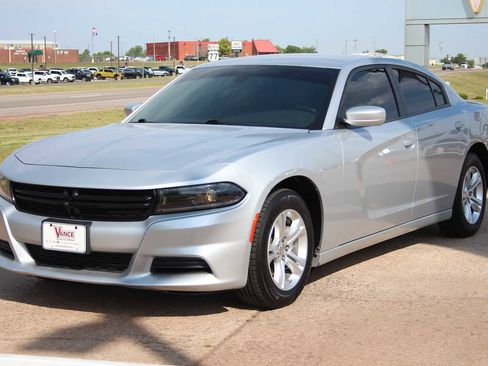 Used 2022 Dodge Charger SXT RWD image 4