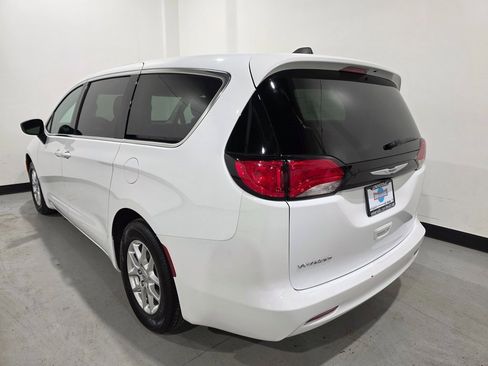 Used 2024 Chrysler Voyager LX image 40