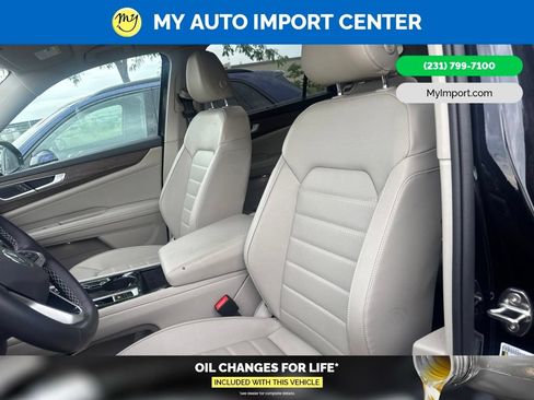 Used 2025 Volkswagen Atlas SEL AWD/4WD image 5
