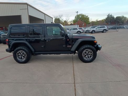 Used 2025 Jeep Wrangler Rubicon image 7