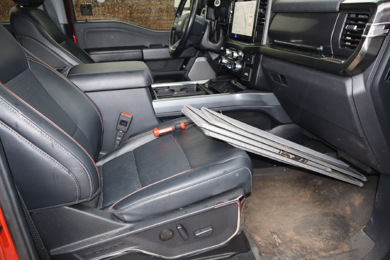 Used 2024 Ford F250 Lariat w/ Sport Appearance Package AWD/4WD image 15