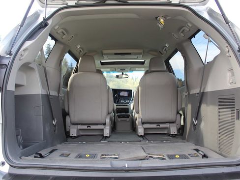 Used 2015 Toyota Sienna XLE Premium AWD/4WD image 22