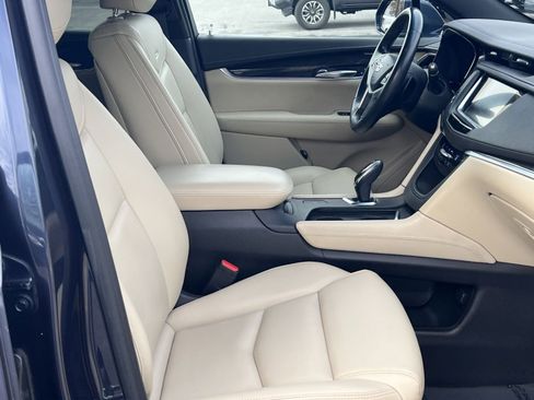 Used 2018 Cadillac XT5 FWD image 28