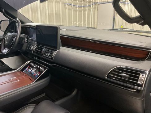 Used 2023 Lincoln Navigator Reserve AWD/4WD image 19