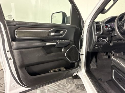 Used 2025 RAM 1500 Laramie AWD/4WD image 5