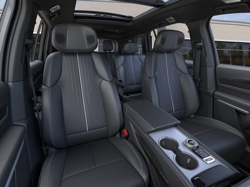 New 2026 Cadillac Vistiq Luxury image 40