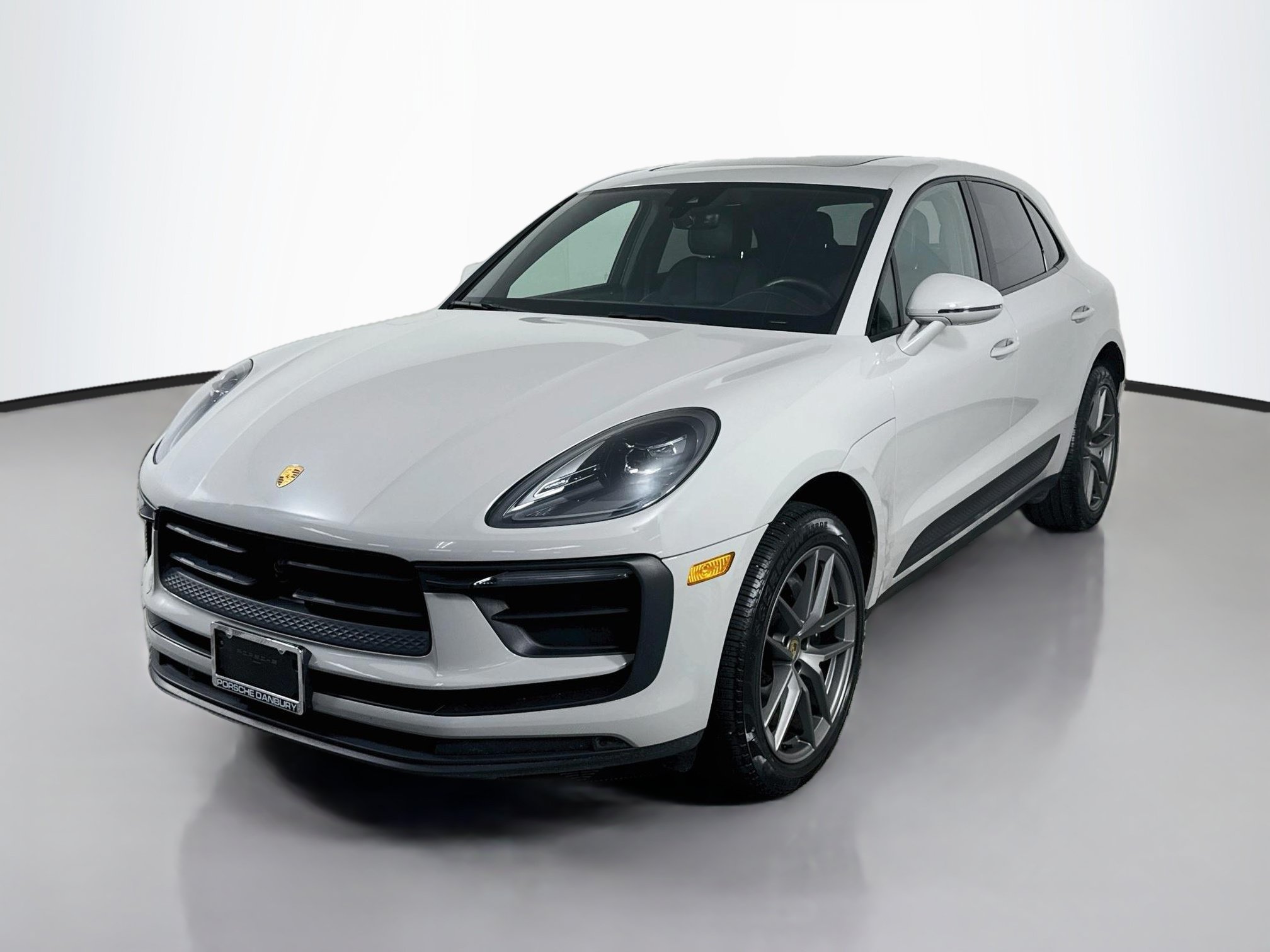 Certified 2023 Porsche Macan AWD/4WD image 1