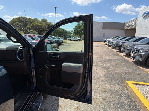 Used 2021 GMC Sierra 1500 SLT AWD/4WD image 25