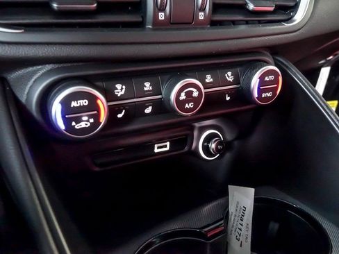 New 2025 Alfa Romeo Giulia AWD w/ Veloce Package AWD image 18