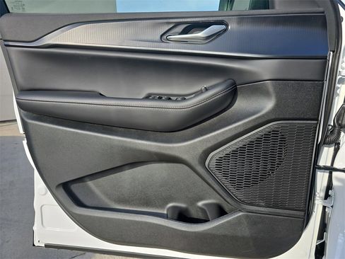 New 2025 Jeep Grand Cherokee Laredo image 27