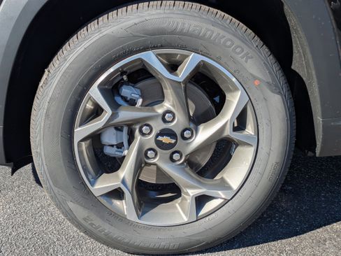 New 2026 Chevrolet Trax LT w/ Sunroof Package image 32