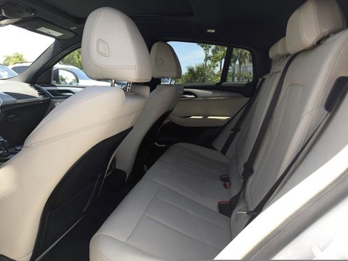 Certified 2025 BMW X4 xDrive30i AWD/4WD image 17