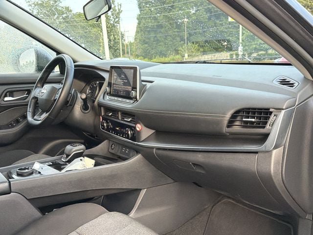 Used 2025 Nissan Rogue SV AWD/4WD image 19