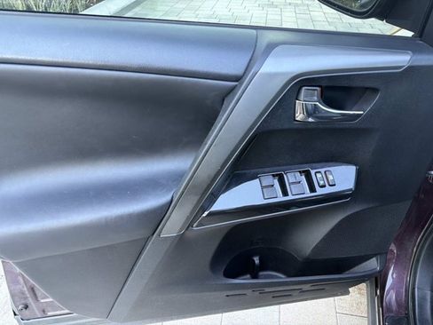 Used 2016 Toyota RAV4 SE FWD image 9