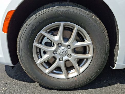 New 2026 Chrysler Pacifica Select image 5