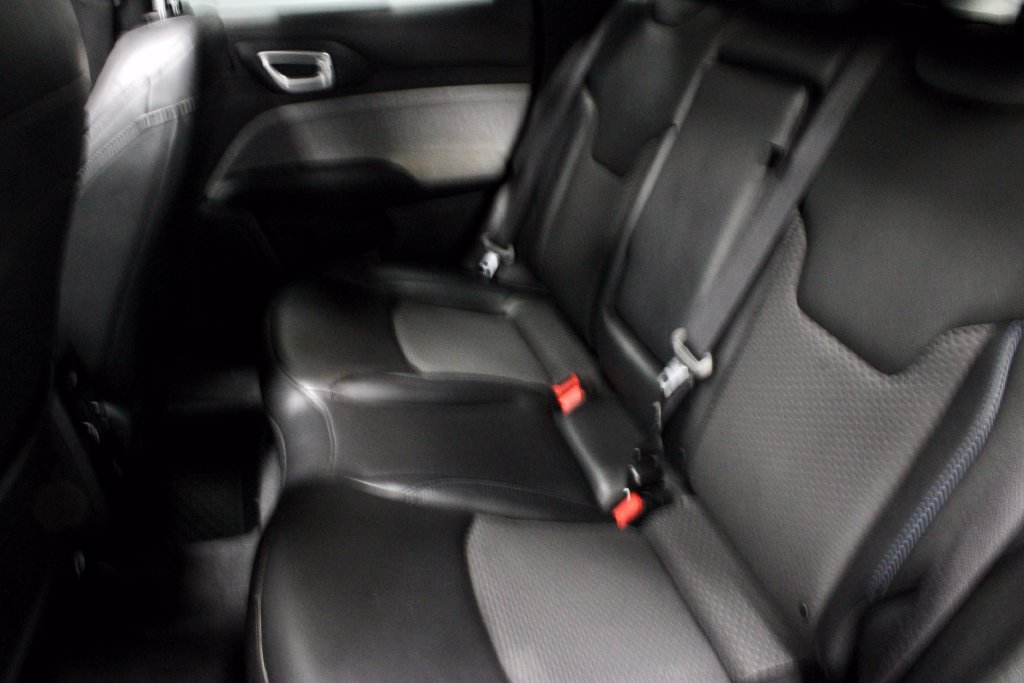 Used 2023 Jeep Compass Latitude w/ Sun and Sound Group AWD/4WD image 21