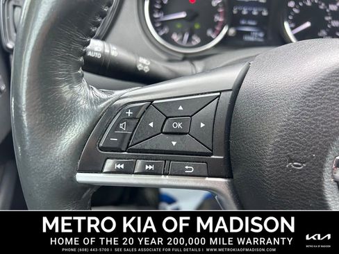 Used 2017 Nissan Rogue SL w/ SL Premium Package image 18