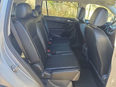 Used 2024 Volkswagen Tiguan SE image 10