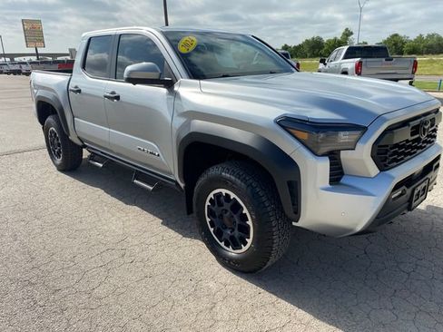 Used 2024 Toyota Tacoma TRD Off-Road w/ TRD Off Road Premium Package AWD/4WD image 8