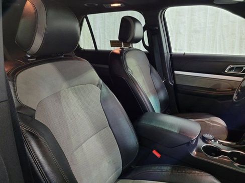 Used 2017 Ford Explorer XLT w/ Equipment Group 202A image 58