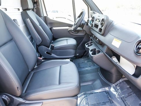 Used 2024 Mercedes-Benz Sprinter 4500 image 14