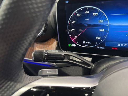 Used 2025 Mercedes-Benz GLC 300 4MATIC image 28