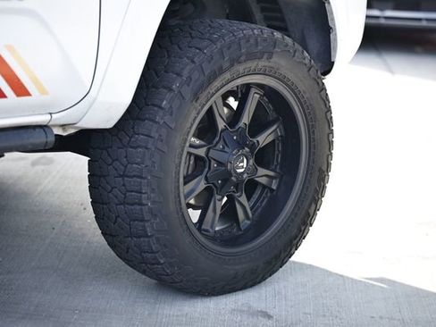 Used 2019 Toyota Tacoma TRD Sport image 7