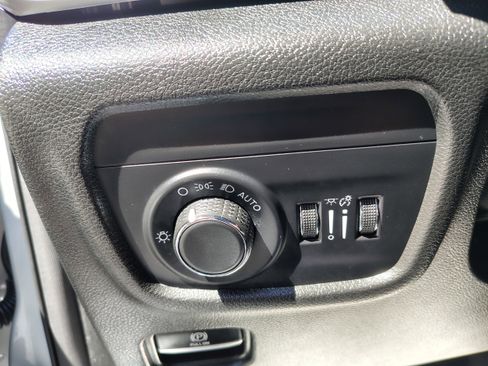 Certified 2024 Jeep Grand Cherokee Altitude image 25