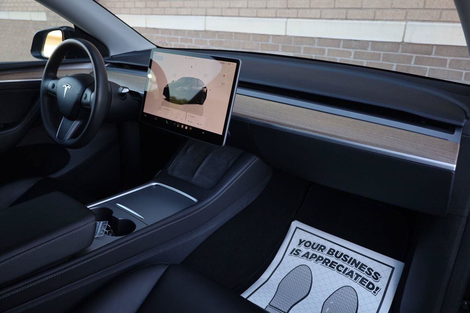 Used 2025 Tesla Model Y Long Range RWD image 29