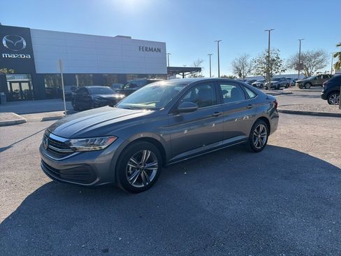 Used 2023 Volkswagen Jetta SE image 5