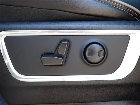 Used 2022 RAM 1500 Laramie AWD/4WD image 11