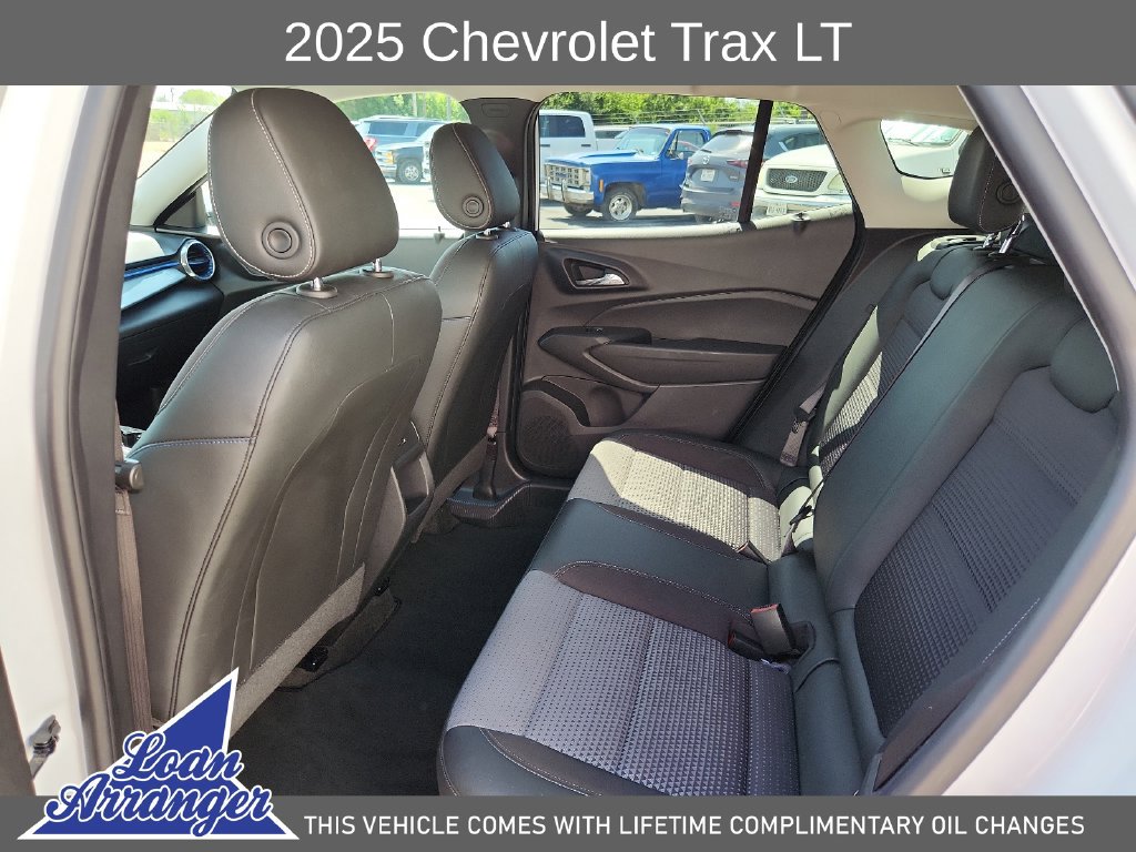 Used 2025 Chevrolet Trax LT FWD image 19