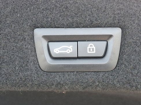 Used 2019 BMW 750i xDrive w/ Executive Package image 35