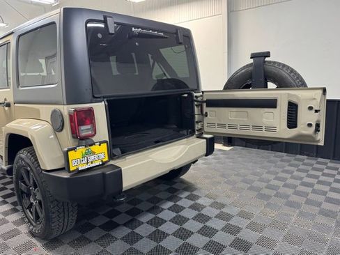 Used 2017 Jeep Wrangler Unlimited Sahara w/ Connectivity Group image 26