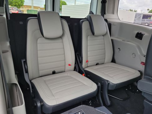 Used 2023 Ford Transit Connect XLT FWD image 15