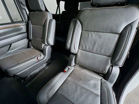 Used 2022 Chevrolet Suburban High Country image 25