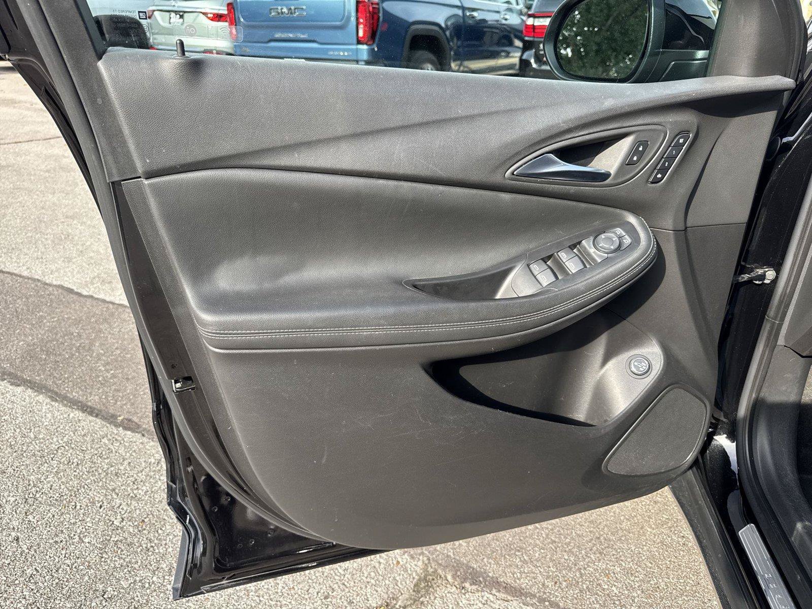 Used 2023 Buick Encore GX Essence w/ Experience Buick Package FWD image 22