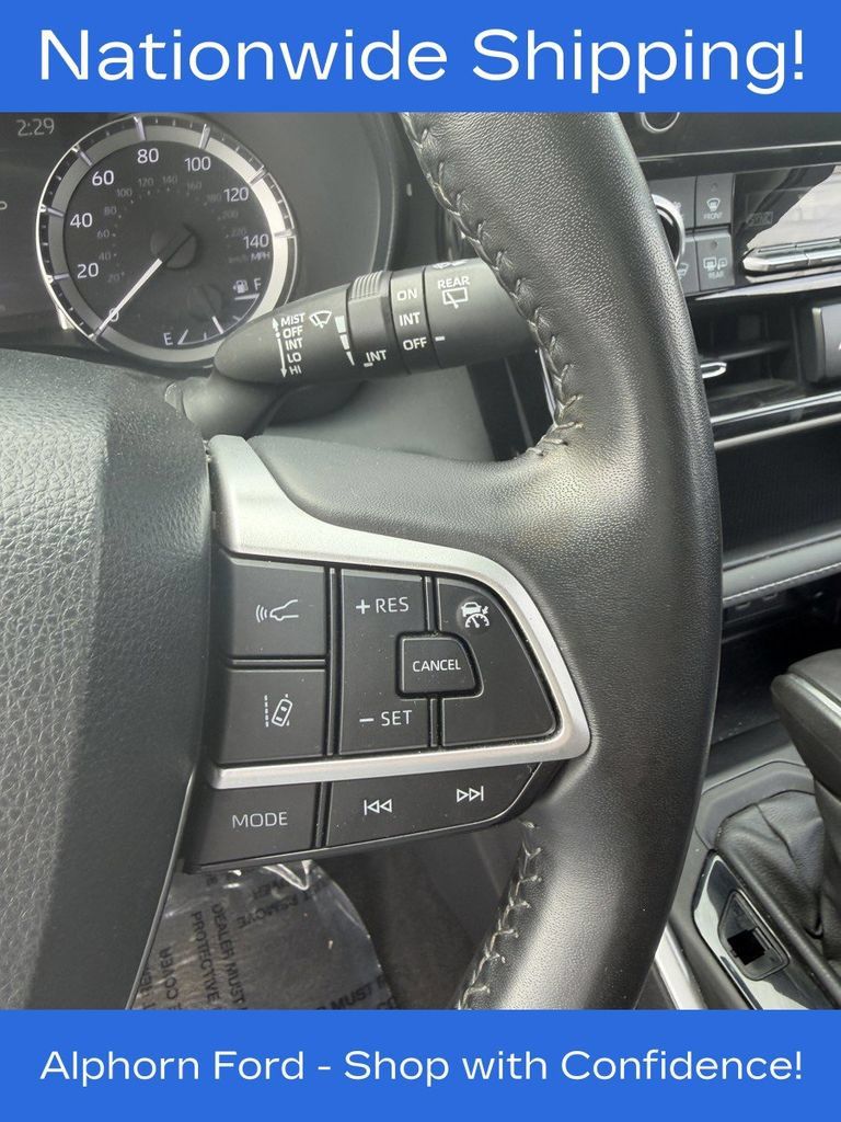 Used 2024 Toyota Highlander LE AWD/4WD image 20