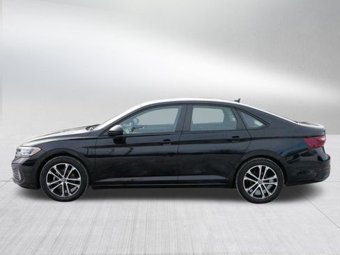 Certified 2022 Volkswagen Jetta Sport image 4