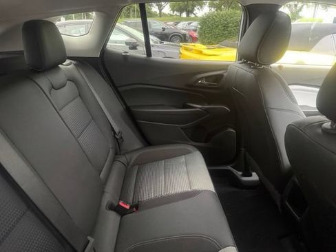 Used 2026 Chevrolet Trax LT w/ LT Convenience Package FWD image 6