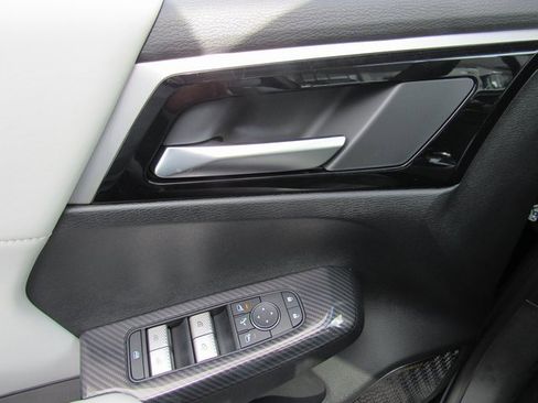 New 2025 Mitsubishi Outlander SE image 12