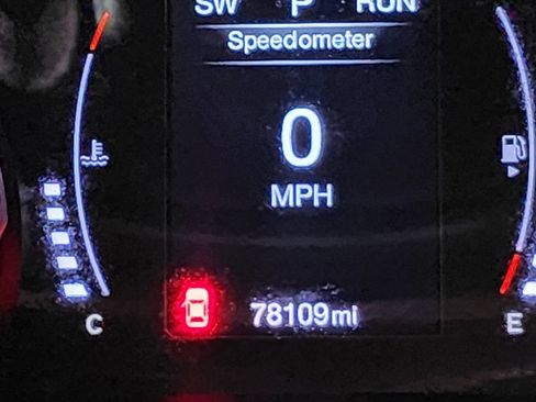 Used 2018 Jeep Compass Latitude FWD image 16