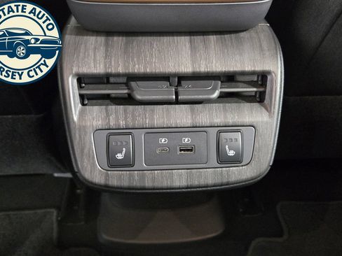 Used 2023 Nissan Ariya AWD image 28