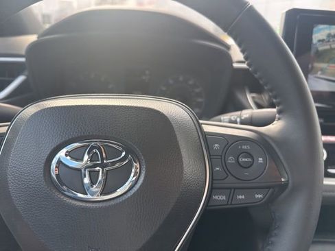 Used 2025 Toyota Corolla SE image 13