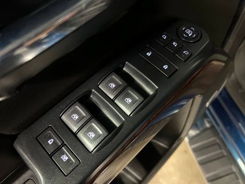 Used 2018 GMC Sierra 1500 SLT w/ SLT Premium Package AWD/4WD image 17