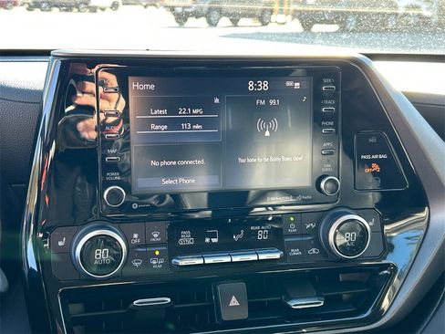 Used 2020 Toyota Highlander XLE image 17