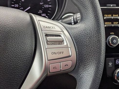 Used 2015 Nissan Rogue SV FWD image 5