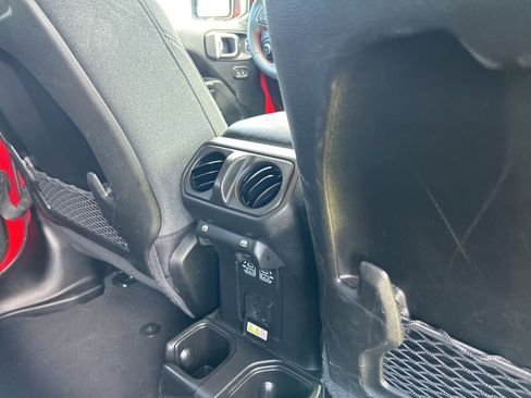 Used 2024 Jeep Wrangler Unlimited Rubicon AWD/4WD image 40