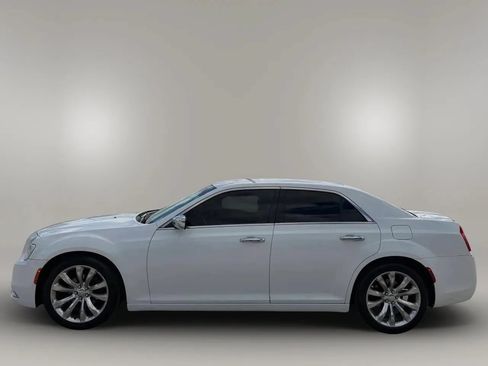 Used 2019 Chrysler 300 Limited RWD image 4